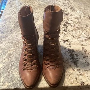 Sundance Jazina boots like new